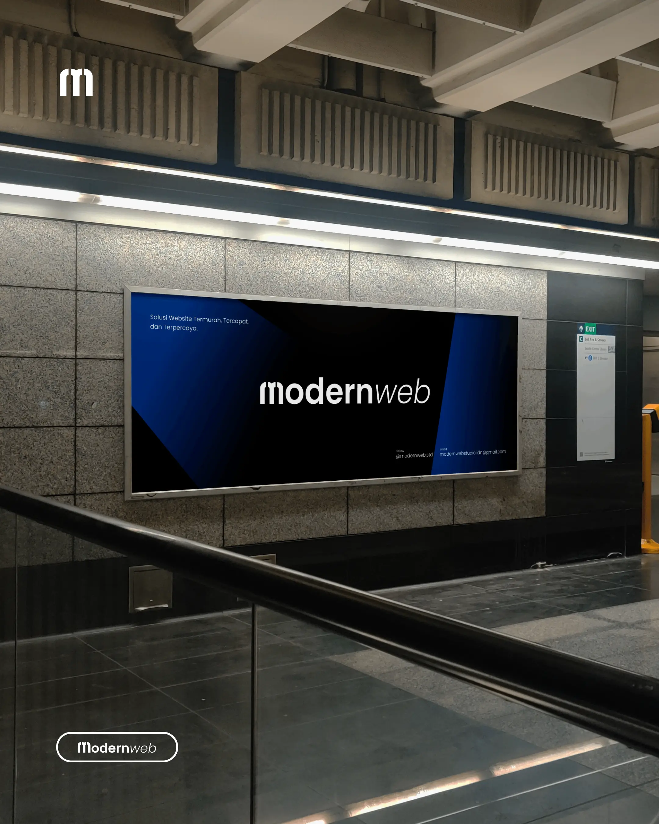 Postingan Instagram ModernWeb: billboard logo ModernWeb terpasang di dinding stasiun